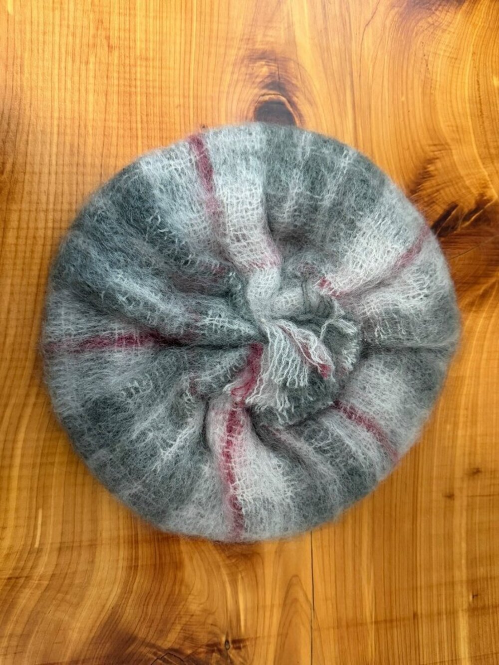 GLEN CREE 100% Mohair Gray/Red Fuzzi Beret Hat, Made in Scotland.
